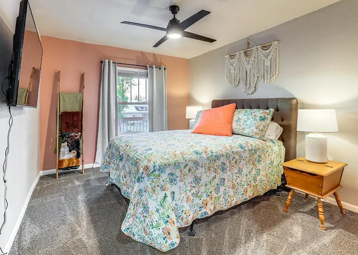 1 Mi To Dtwn Casper: Homey Getaway W/ Yard! Vakantiehuis *
