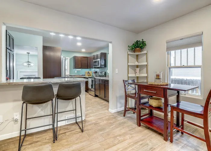 1 Mi To Dtwn Casper: Homey Getaway W/ Yard! Vakantiehuis