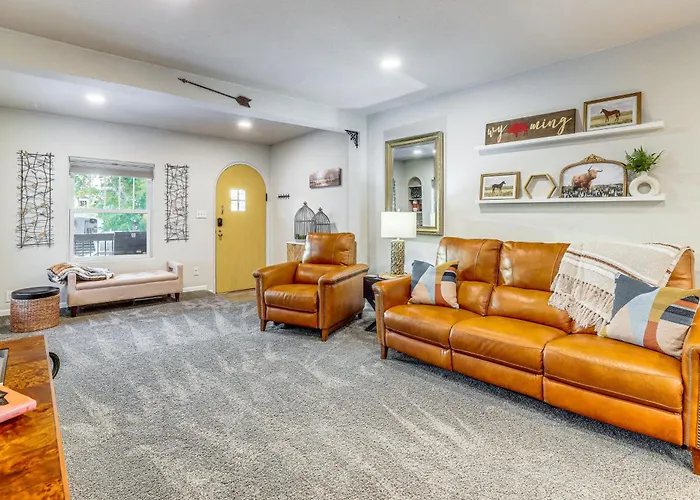 1 Mi To Dtwn Casper: Homey Getaway W/ Yard! *