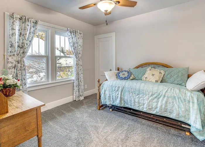 1 Mi To Dtwn Casper: Homey Getaway W/ Yard!