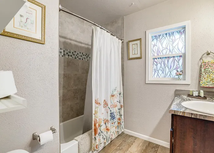 1 Mi To Dtwn Casper: Homey Getaway W/ Yard! Vakantiehuis *